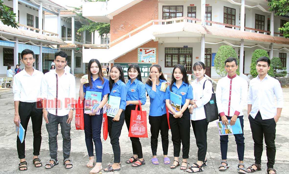 Phổ th&ocirc;ng D&acirc;n tộc nội tr&uacute; THPT tỉnh 8 năm liền 100% học sinh đậu tốt nghiệp