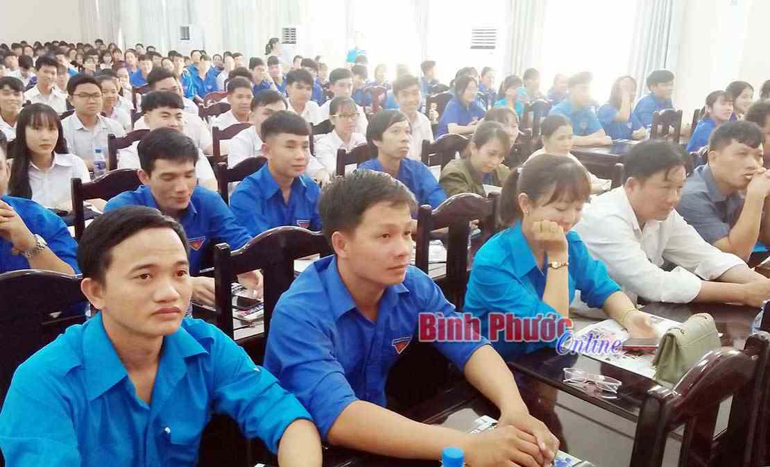 300 bạn trẻ tham gia diễn đ&agrave;n thanh ni&ecirc;n