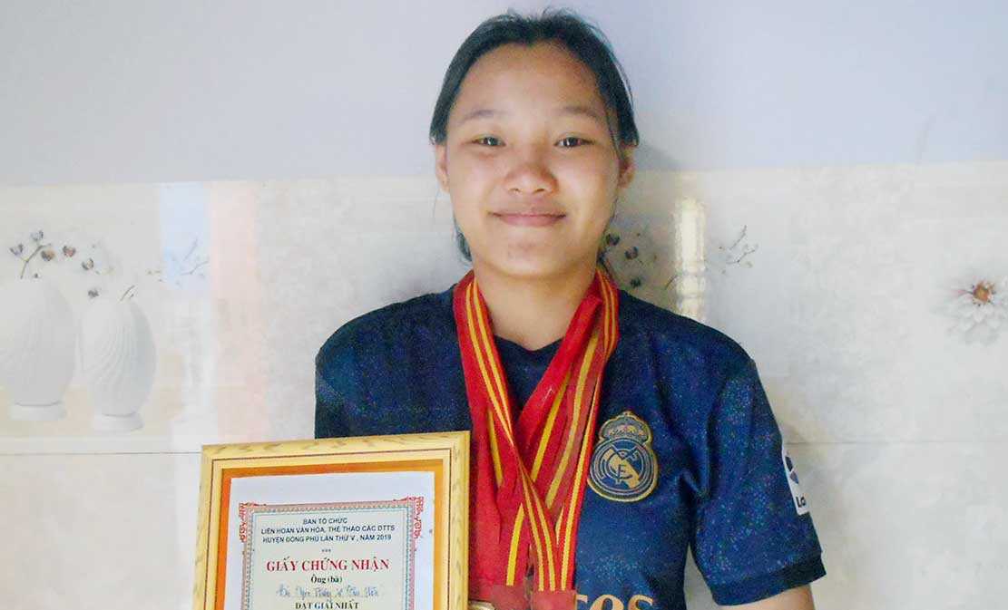 Cô gái 10X mê đẩy gậy