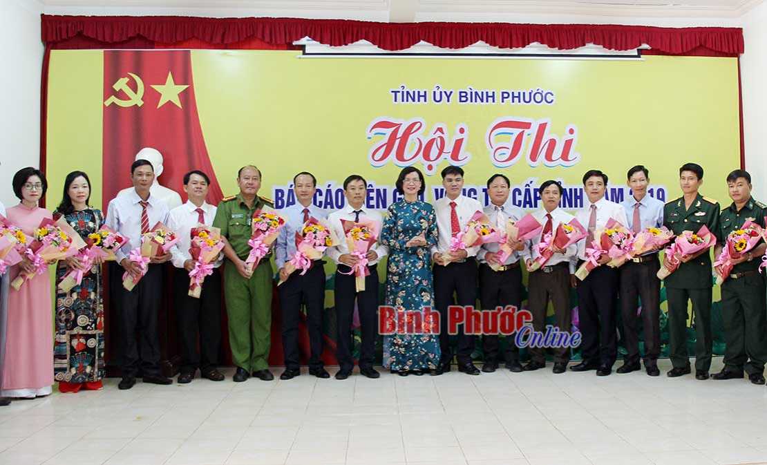 17 th&iacute; sinh thi b&aacute;o c&aacute;o vi&ecirc;n giỏi cấp tỉnh
