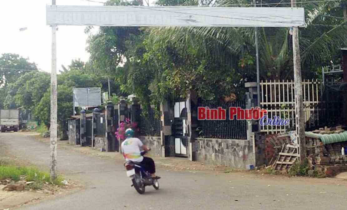 Cần sớm khắc phục cổng chào