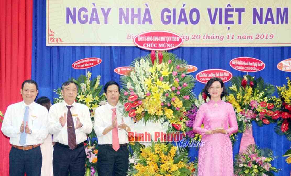 Nhiều hoạt động kỷ niệm Ngày nhà giáo Việt Nam