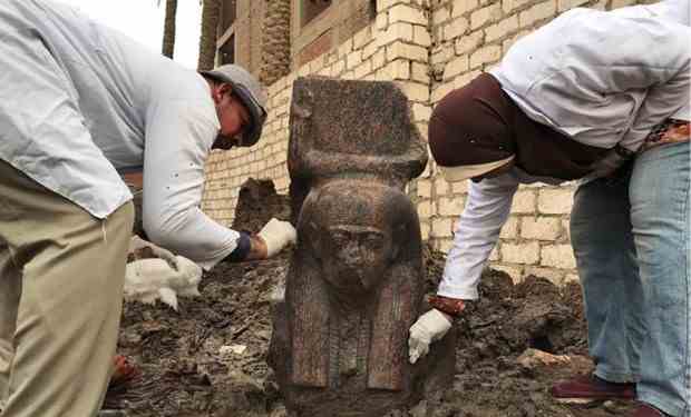 Ai Cập phát hiện tượng bán thân quý hiếm của vị Vua cổ đại Ramses II