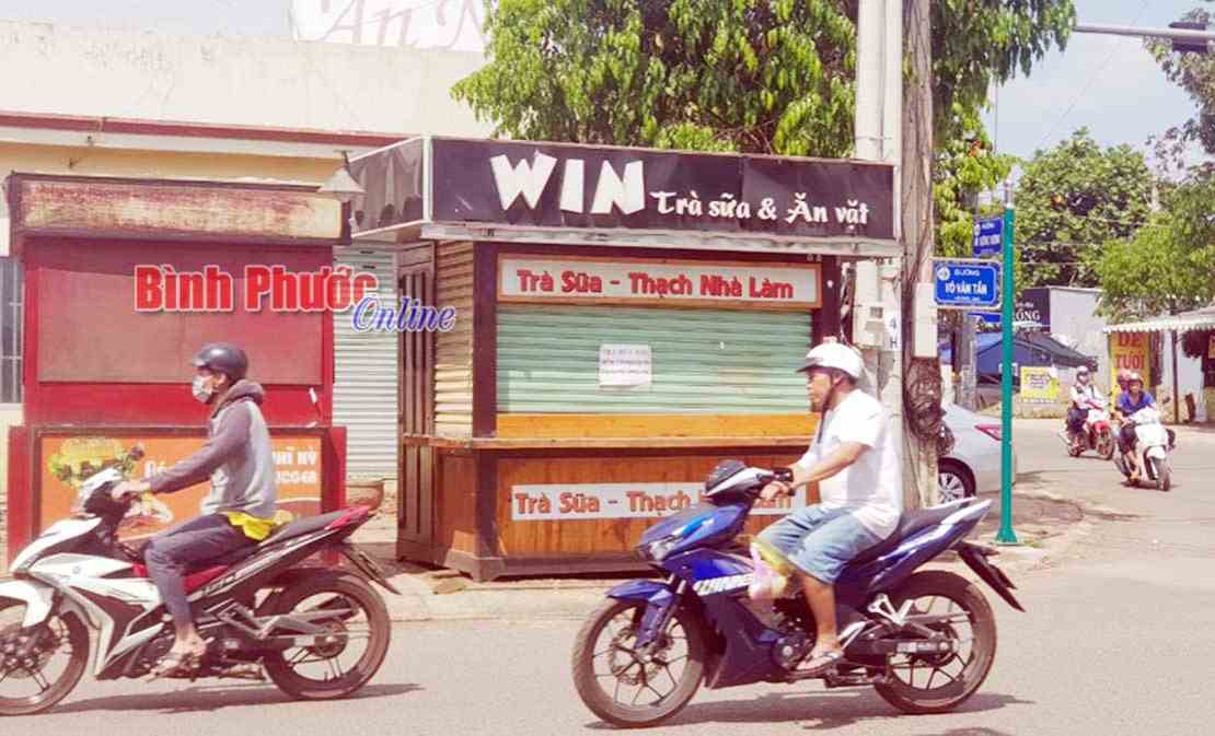 Kiot lấn chiếm vỉa hè