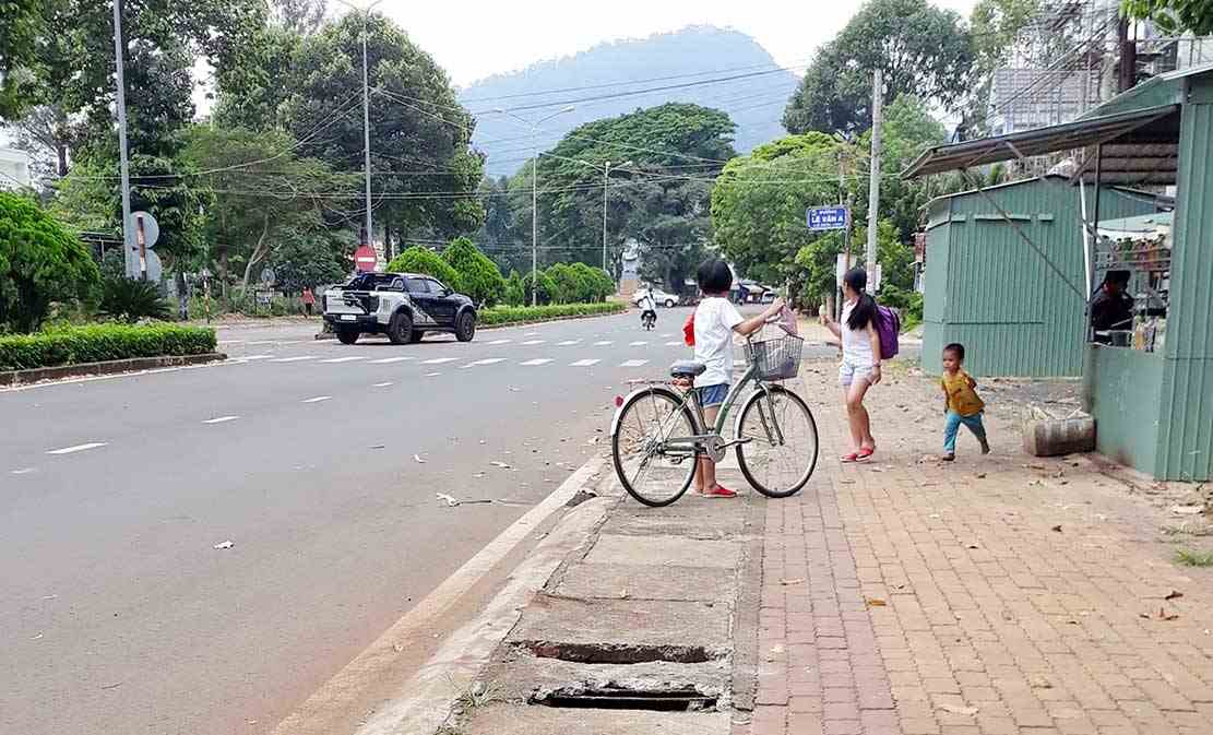 “Bẫy” bên lề đường