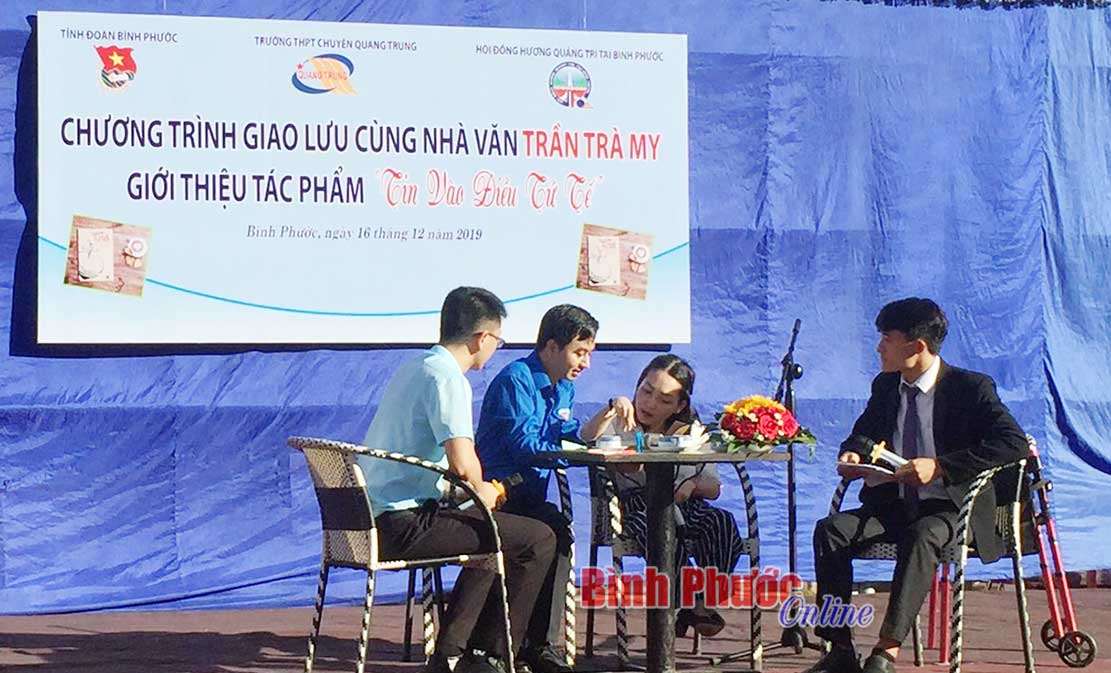 Trường THPT chuyên Quang Trung giao lưu với nhà văn đặc biệt Trần Trà My