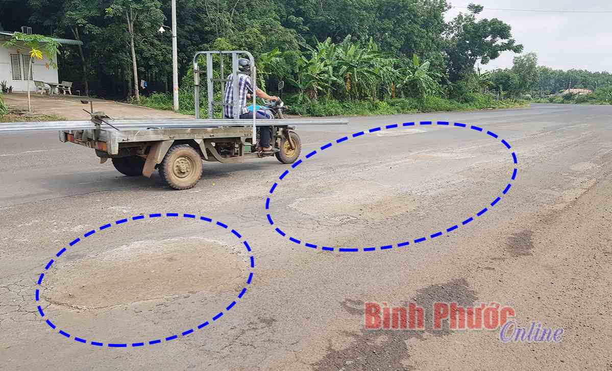 Vá đường nhựa... bằng xi măng