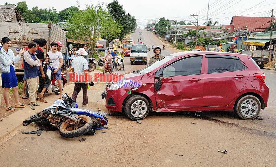 Hai thanh niên nghi trộm xe máy bị tai nạn