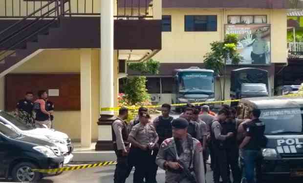 Indonesia bắt giữ hơn 70 nghi can vụ đánh bom trên đảo Sumatra