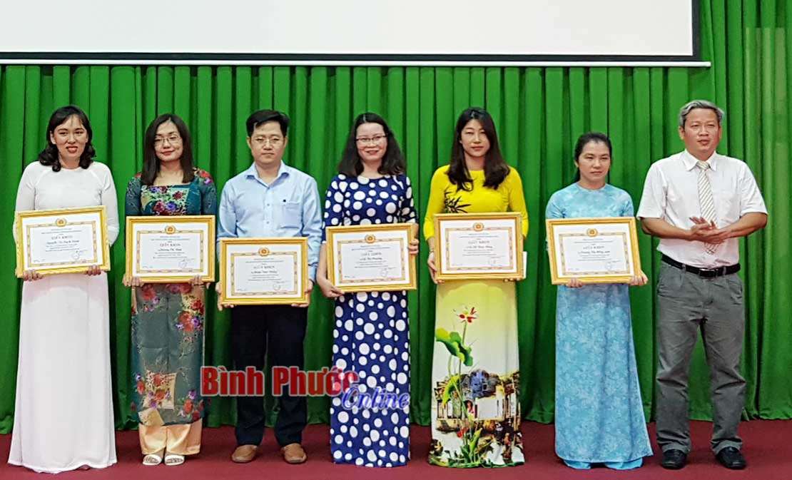 Bế giảng lớp Bồi dưỡng quản lý nhà nước ngạch chuyên viên chính khóa 2/019