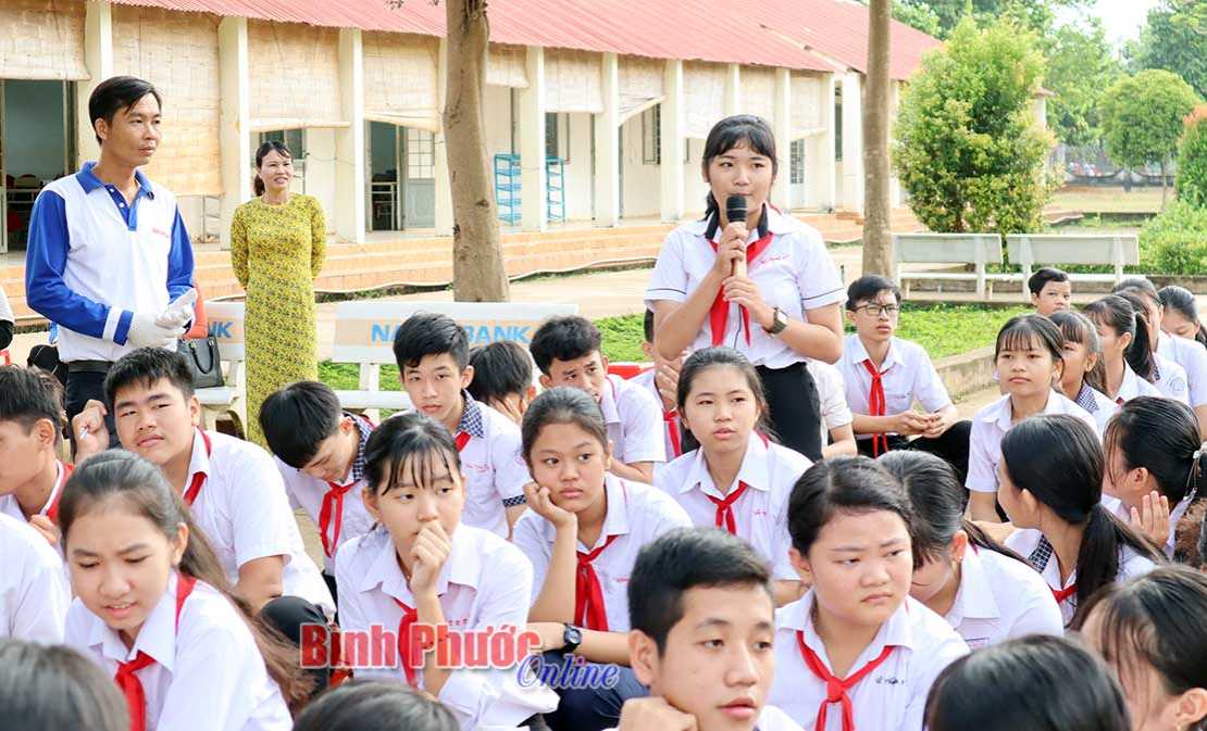 Tuyên truyền “An toàn giao thông cho nụ cười ngày mai”