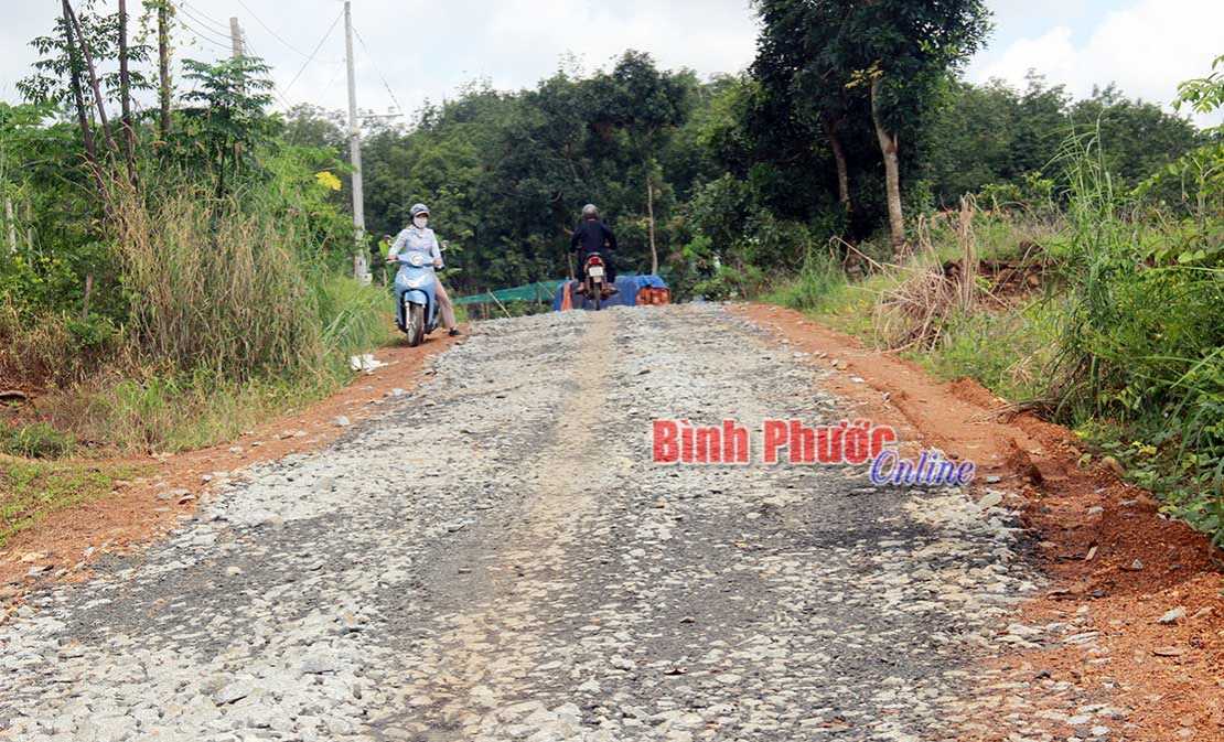 Thi đua “Xây dựng 1.000km đường và xóa 1.000 hộ DTTS nghèo”