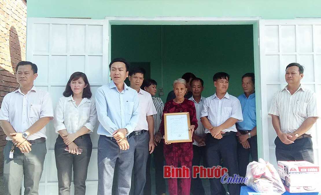 2 căn nhà tình thương tặng 2 hộ dân tộc thiểu số nghèo