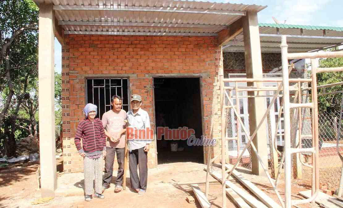 Chất keo gắn kết t&igrave;nh l&agrave;ng, nghĩa x&oacute;m