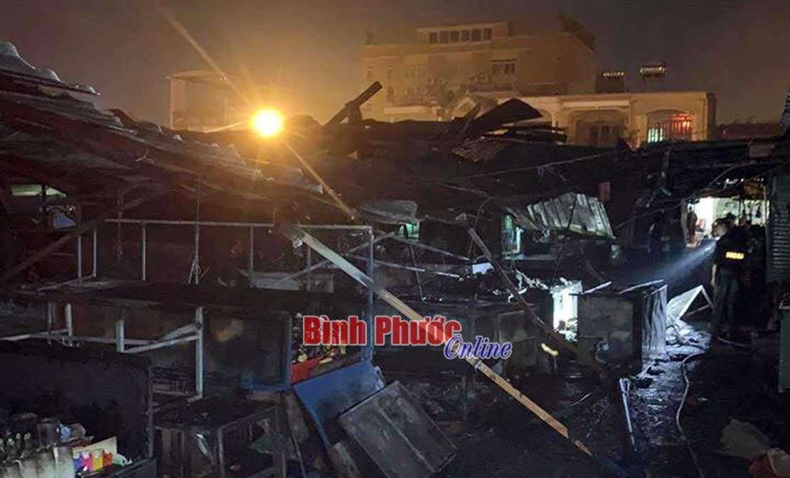 Chợ Phước Long cháy trong đêm