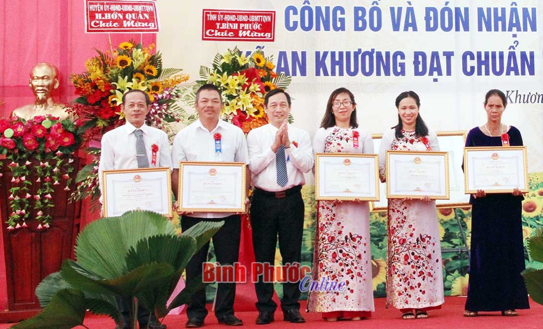 Đồng bào DTTS thi đua thoát nghèo