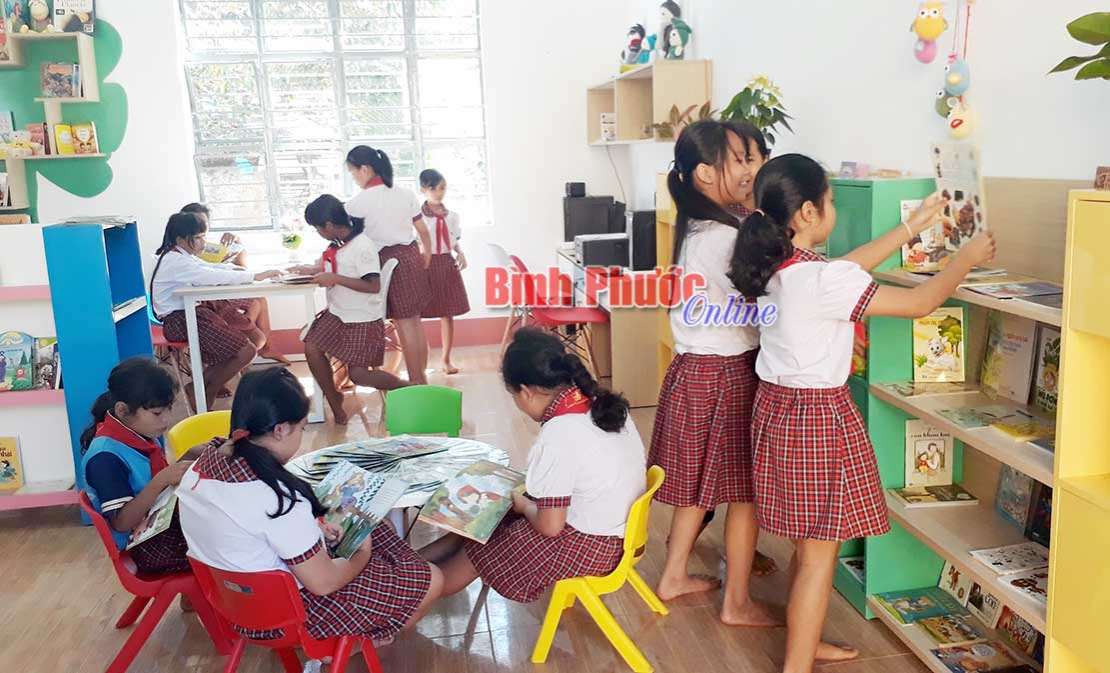 Mang yêu thương đến học sinh vùng sâu