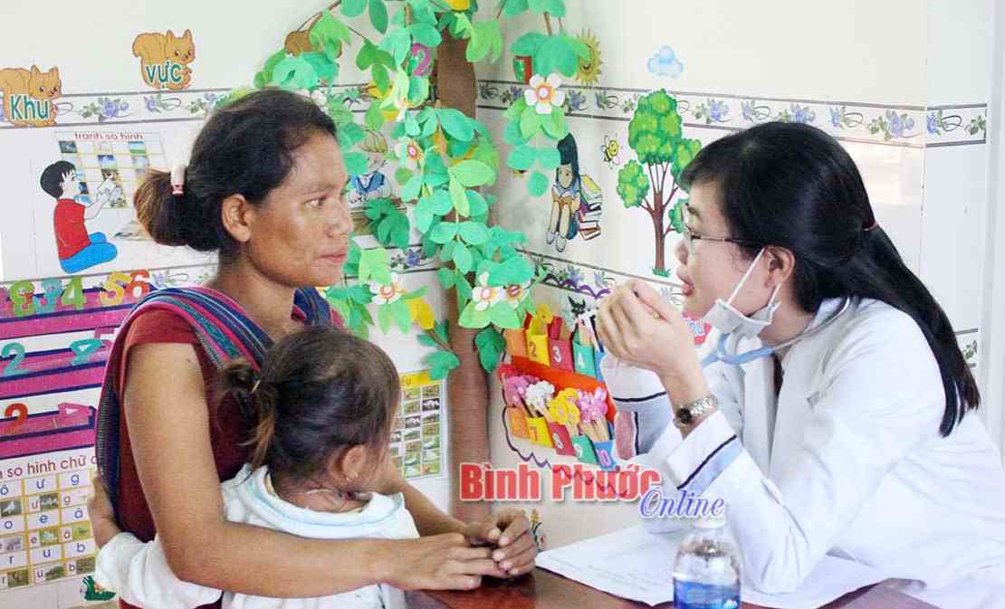 350 người dân được tư vấn sức khỏe, cấp thuốc miễn phí