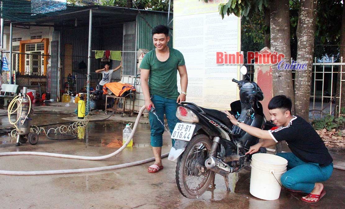 Đồng h&agrave;nh với thanh ni&ecirc;n chậm tiến