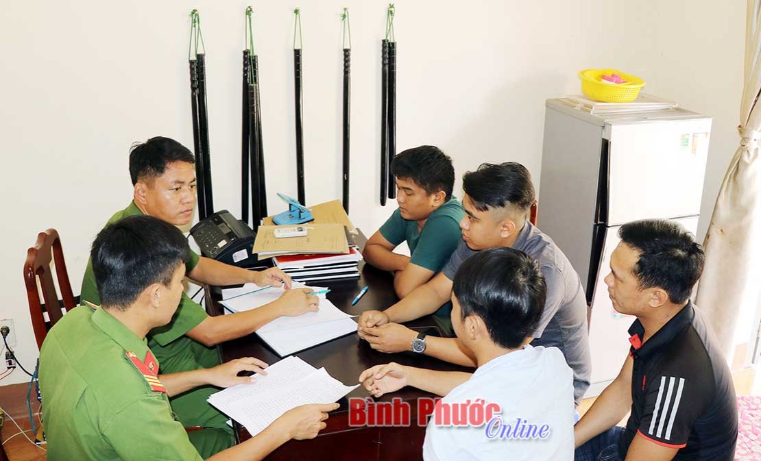 Điểm s&aacute;ng t&igrave;nh nguyện giữ g&igrave;n an ninh trật tự