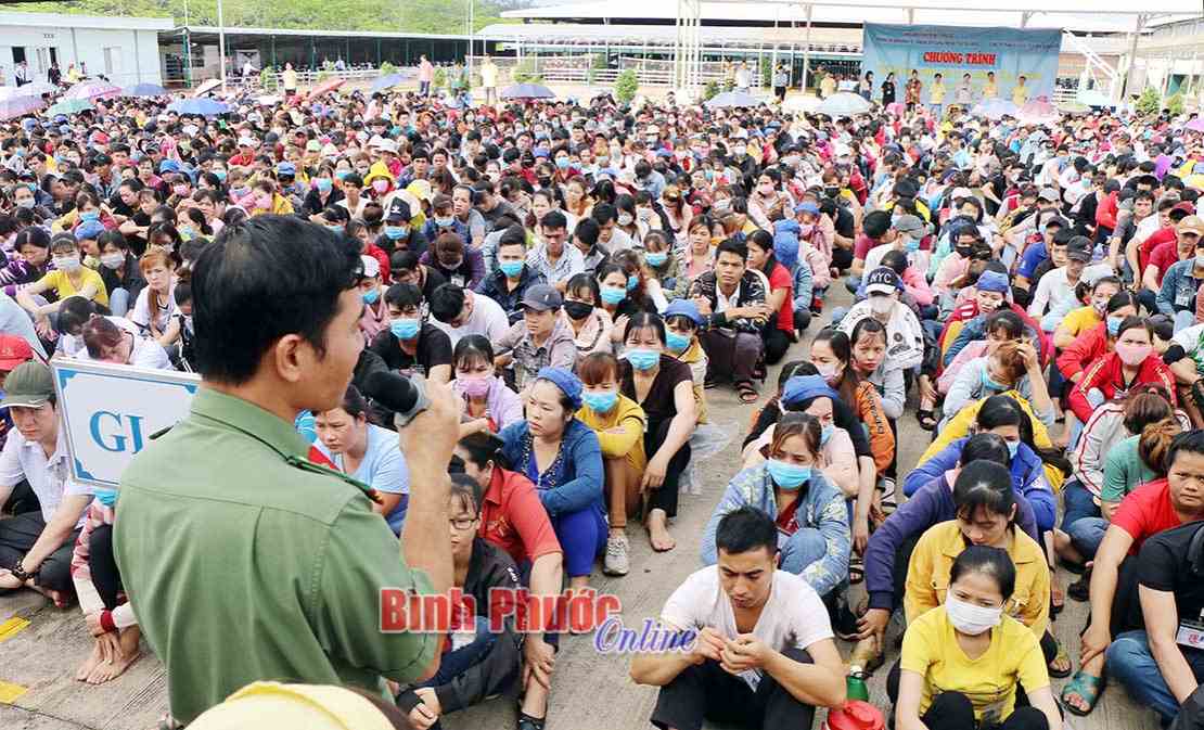 X&acirc;y dựng m&ocirc; h&igrave;nh tuy&ecirc;n truyền ph&aacute;p luật cho c&ocirc;ng nh&acirc;n