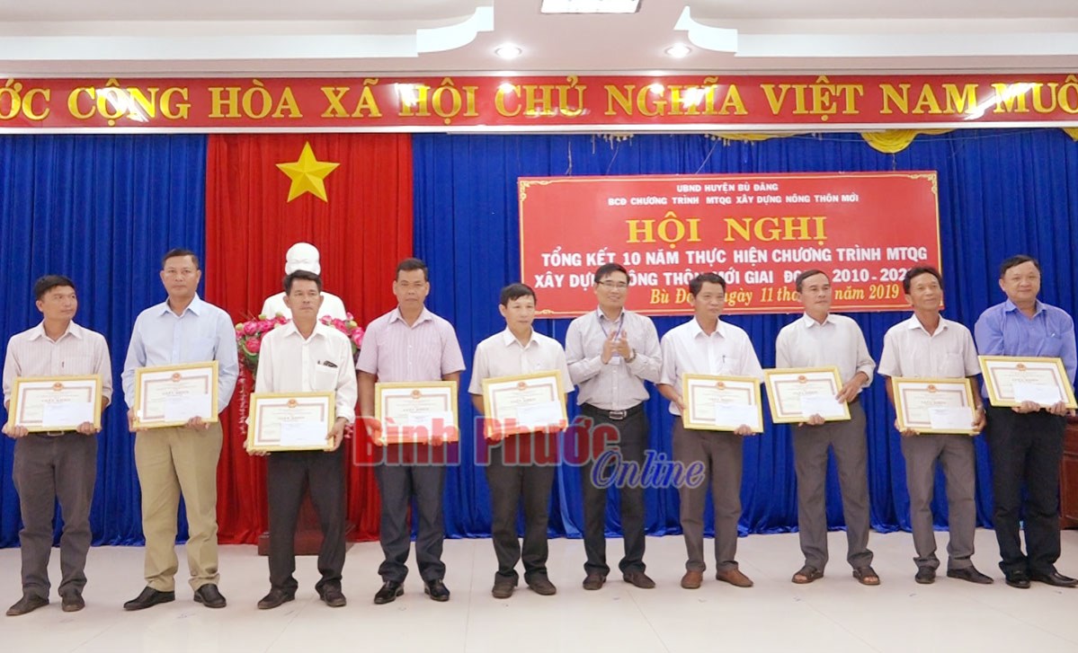 B&ugrave; Đăng tổng kết 10 năm x&acirc;y dựng n&ocirc;ng th&ocirc;n mới