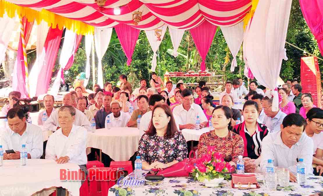 S&ocirc;i nổi ng&agrave;y hội đại đo&agrave;n kết ở ấp Phố Lố