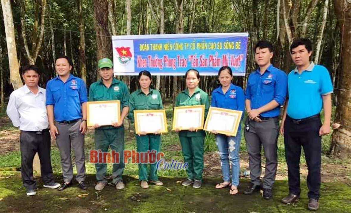 Người công nhân tận tụy với công việc