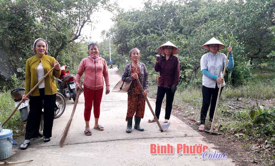 Phụ nữ Lộc Ninh bảo vệ môi trường