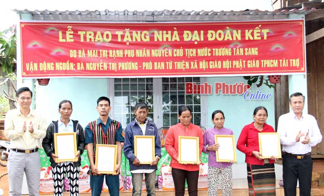 B&ugrave; Gia Mập x&acirc;y dựng, sửa chữa 1.685 căn nh&agrave; tặng hộ ngh&egrave;o