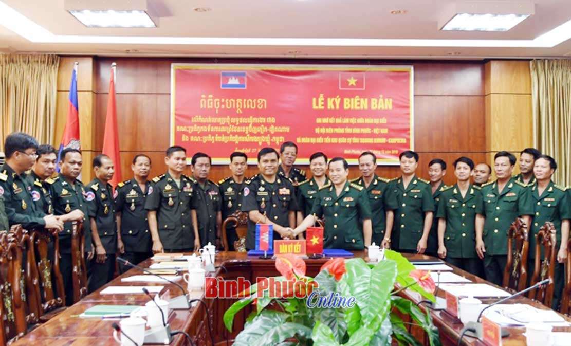 Bộ đội Bi&ecirc;n ph&ograve;ng tỉnh v&agrave; Tiểu khu Qu&acirc;n sự Tboung Khmum k&yacute; kết chương tr&igrave;nh phối hợp