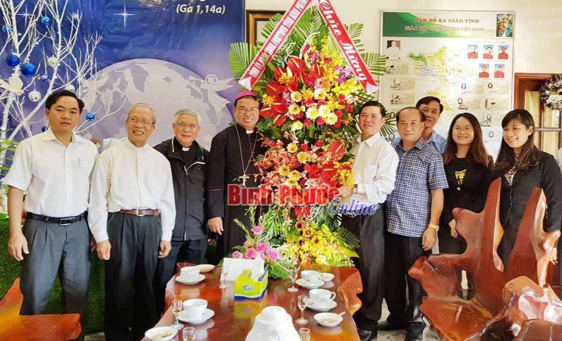 Lãnh đạo tỉnh chúc mừng giáng sinh Tòa giám mục Buôn Ma Thuột và Dòng nữ vương Hòa Bình