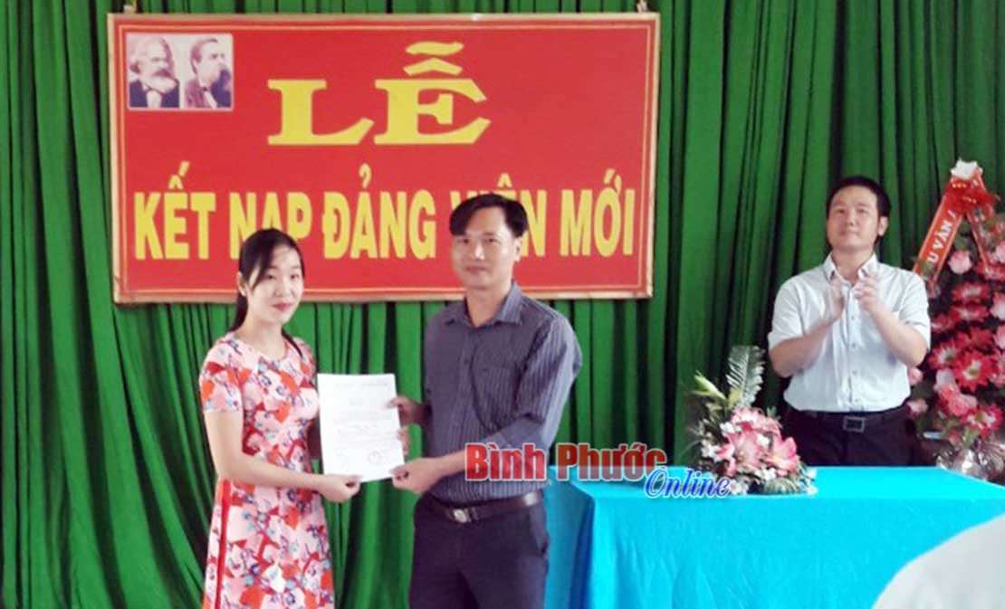 Bù Đăng phát triển đảng mạnh ở vùng dân tộc thiểu số