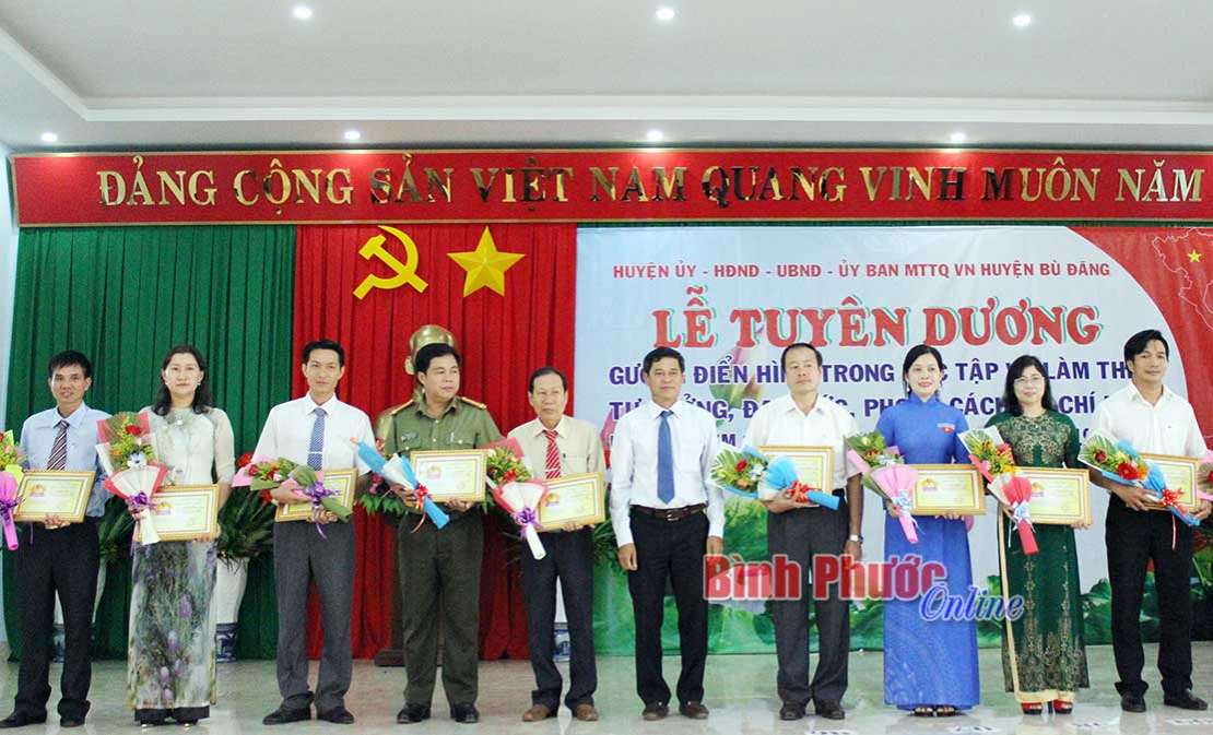 B&ugrave; Đăng s&aacute;ng tạo trong học v&agrave; l&agrave;m theo B&aacute;c