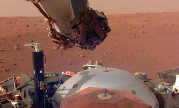 Thiết bị đổ bộ của NASA thu được xung động lạ trên Sao Hỏa