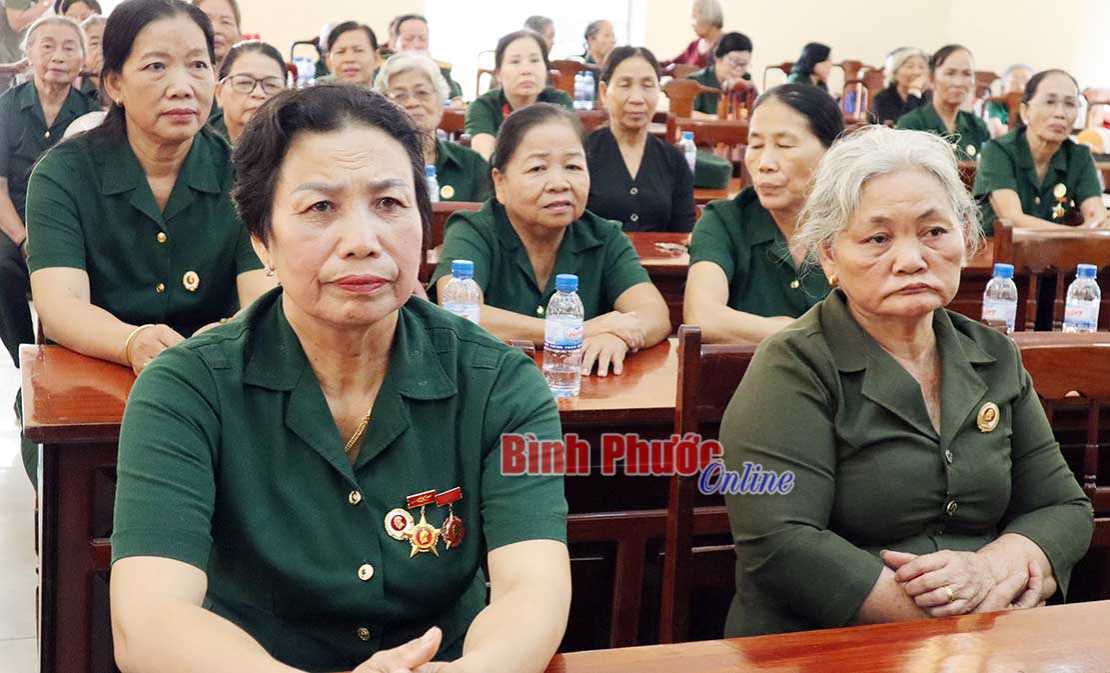 Đồng Xo&agrave;i họp mặt nữ cựu chiến binh nh&acirc;n ng&agrave;y 20-10