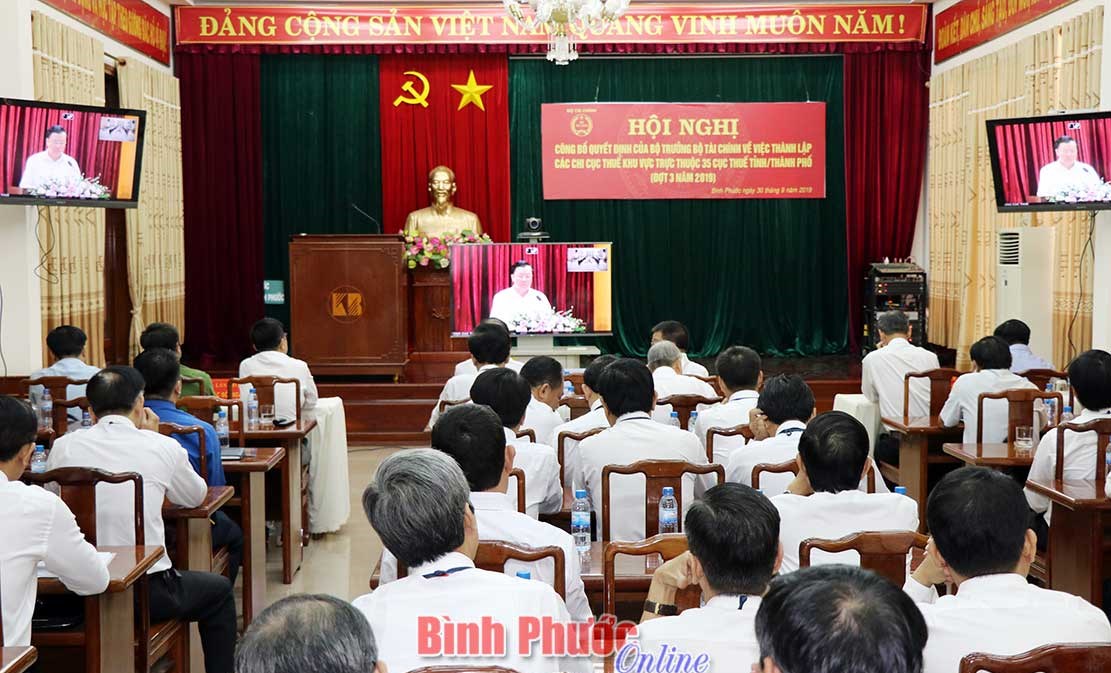 C&ocirc;ng bố quyết định th&agrave;nh lập c&aacute;c chi cục thuế khu vực tỉnh