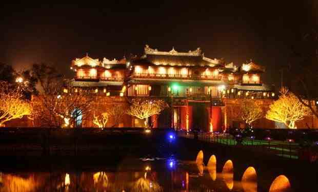 S&ocirc;i động chương tr&igrave;nh nghệ thuật, đếm ngược ch&agrave;o đ&oacute;n Năm mới tại Huế