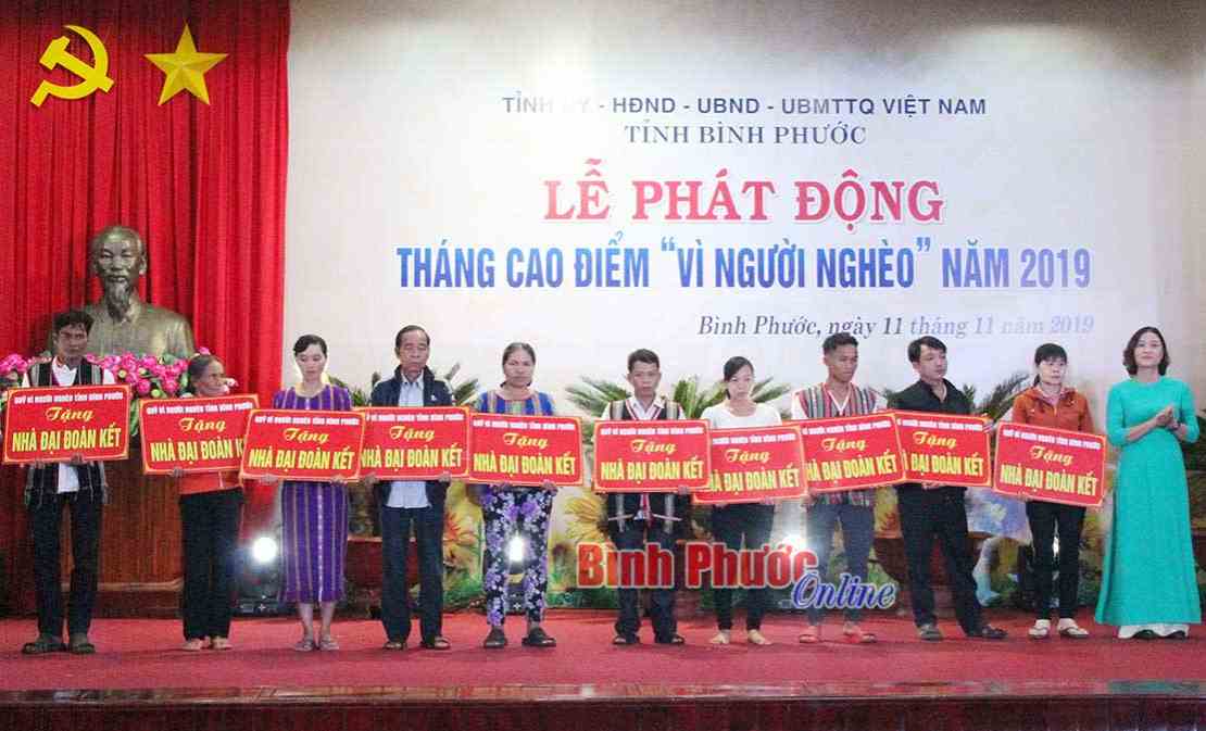 10 hộ DTTS được tặng nh&agrave; đại đo&agrave;n kết