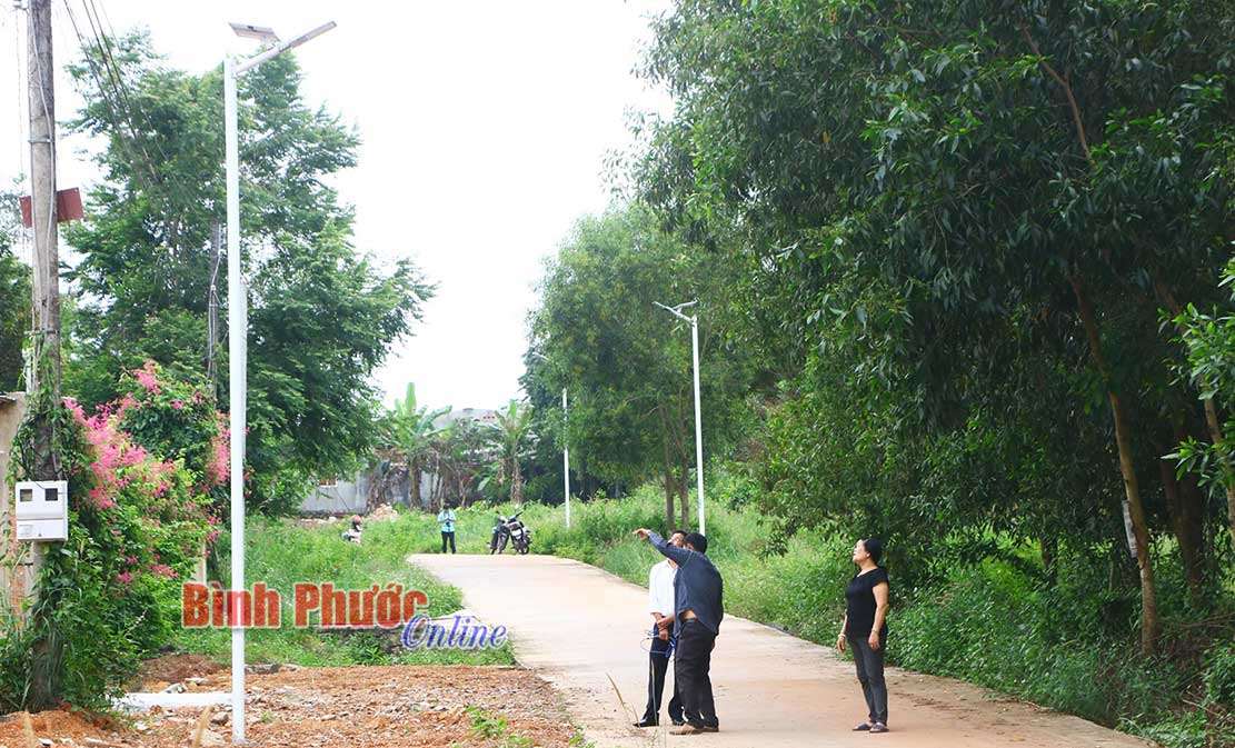 Đèn đường năng lượng mặt trời: Mô hình hướng đến thành phố thông minh