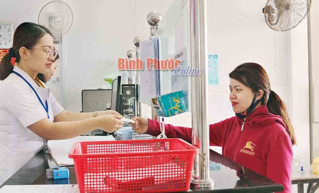 Hớn Quản cấp 75.885 thẻ bảo hiểm y tế cho đồng b&agrave;o DTTS