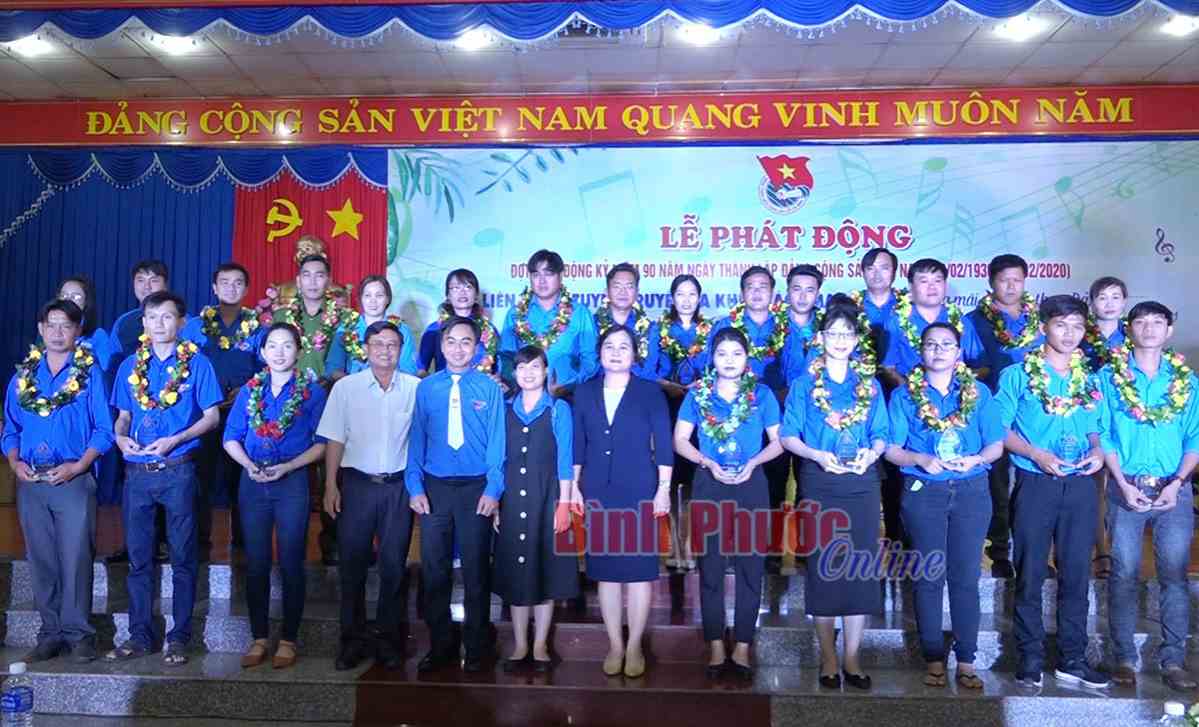 Thị đoàn Bình Long tuyên dương 25 đảng viên trẻ, đoàn viên tiêu biểu