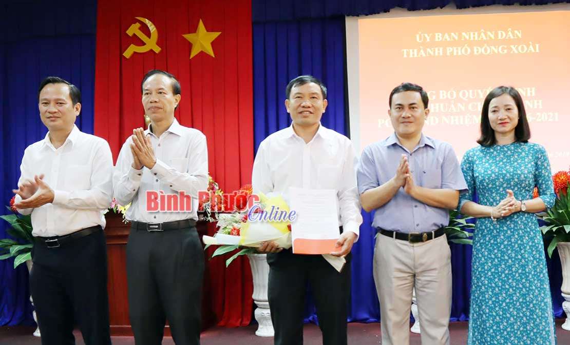 Đồng Xoài công bố quyết định phê chuẩn, điều động cán bộ