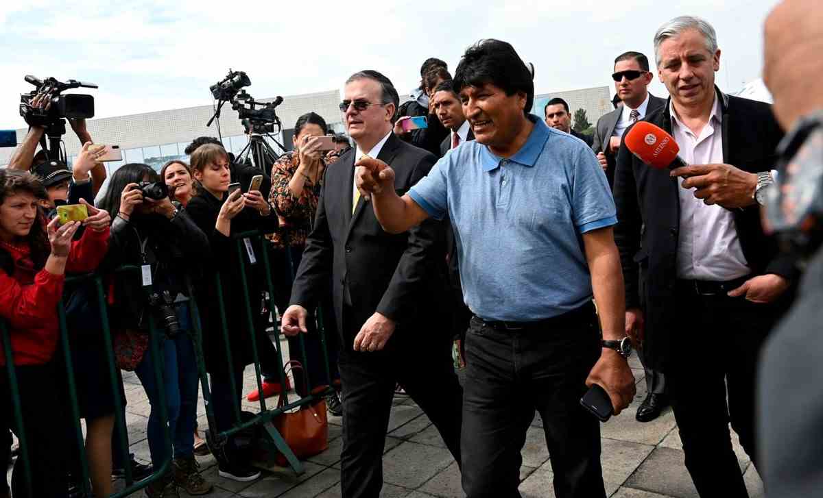 Cựu Tổng thống Bolivia Evo Morales tới Mexico tị nạn chính trị