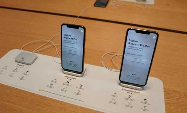 Tổng thống Mỹ Trump than vãn về việc mất nút 'Home' trên iPhone