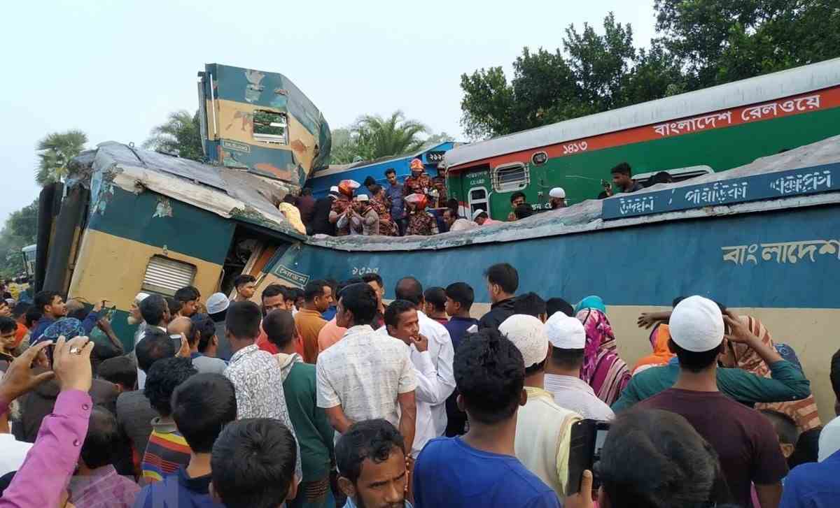 Bangladesh: Hai đoàn tàu đâm nhau làm hơn 50 người thương vong