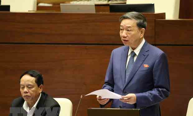 Không để khoảng trống xử lý hình sự với hành vi dùng vũ khí tự chế