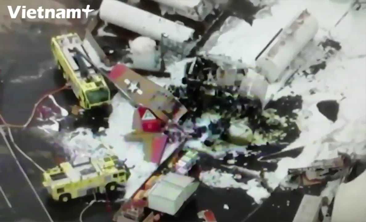 [Video] Cận cảnh vụ rơi máy bay ném bom từ thời chiến của Mỹ