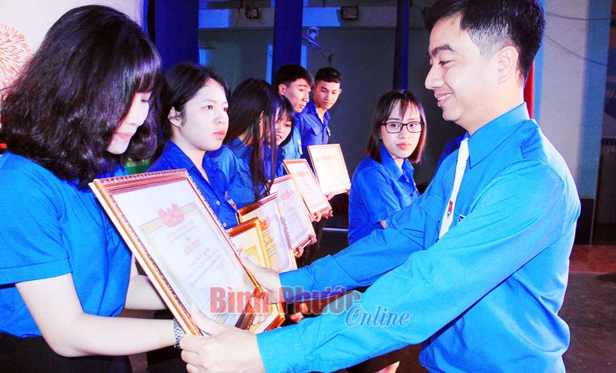 Tuyên dương 50 học sinh, sinh viên đạt các danh hiệu phong trào thi đua
