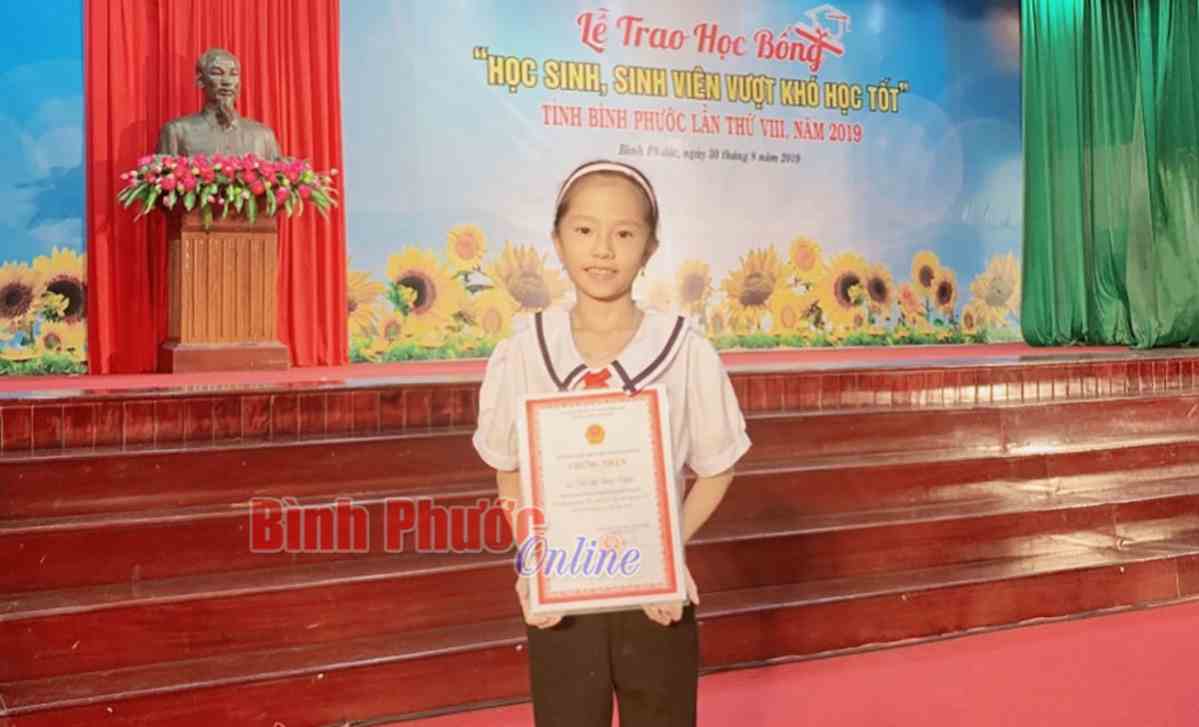 Nghị lực của cô học trò mồ côi 